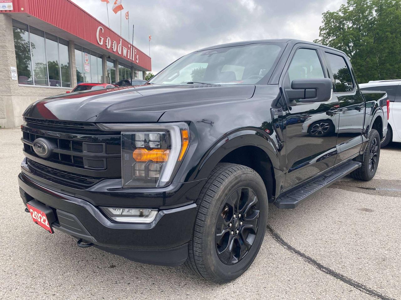 2022 Ford F-150 XLT, CLEAN CARFAX, HEATED LEATHER, REMOTE START! - Photo #4