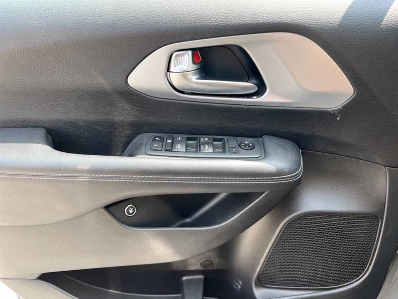 2020 Chrysler Pacifica Hybrid Touring-L ``S`` Appearance Photo