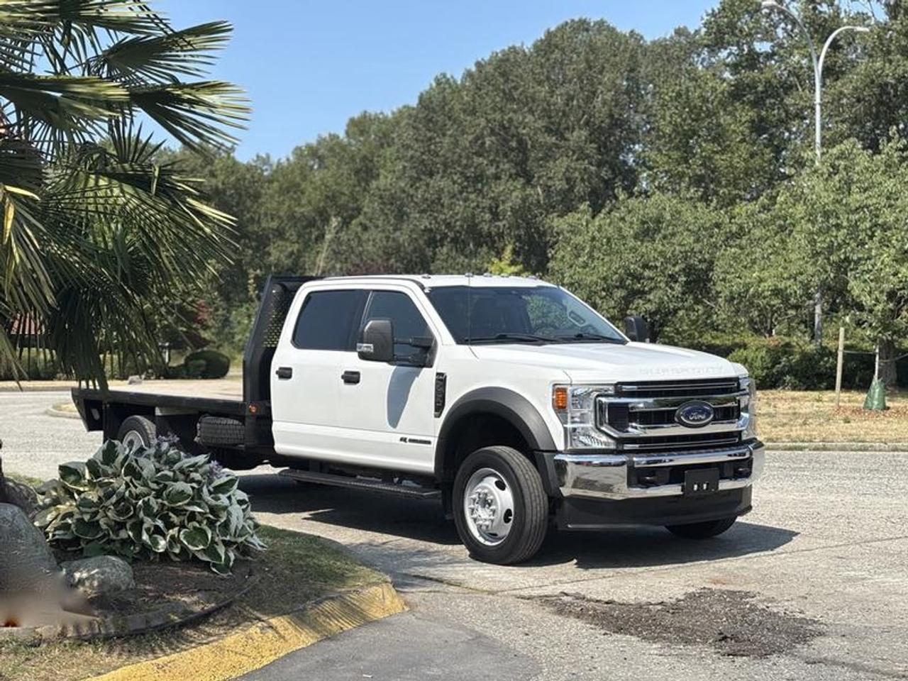 This 2022 Ford F-550 XLT Crew Cab is powered by a 6.7L Power Stroke V8 turbo diesel engine paired with an automatic transmission and four-wheel drive. Equipped with a 12-foot by 8-foot flatdeck, this truck is configured for hauling equipment, materials, and supplies for commercial, construction, agricultural, and fleet applications.

The flatdeck measures approximately 12 feet long by 8 feet wide, providing a versatile cargo platform. Additional equipment includes Ford SecuriCode keyless entry, Bluetooth connectivity, an exhaust brake, AUX upfitter switches, power-adjustable pedals, electronic parking brake, automatic headlights, heated mirrors, cruise control, air conditioning and heat, and power windows, power door locks, and power mirrors.

Finished in white with a gray cloth interior, this Ford F-550 XLT combines a heavy-duty diesel powertrain with a spacious Crew Cab and commercial flatdeck configuration. This item is currently OFFSITE. You must register an appointment with our office to schedule an offsite viewing. Appointments must be made a minimum of one business day in advance (and as defined by the days that Repo.com is open for business) before your appointment can be scheduled and confirmed. We may, at our own discretion, instead opt to transport smaller items to Repo.coms main yard for viewing purposes.  $89,980.00 plus $375 processing fee, $90,355.00 total payment obligation before taxes.   Listing report, warranty, contract commitment cancellation fee, financing available on approved credit (some limitations and exceptions may apply). All above specifications and information is considered to be accurate but is not guaranteed and no opinion or advice is given as to whether this item should be purchased. We do not allow test drives due to theft, fraud, acts of vandalism and undetectable impaired driving. Instead we provide the following benefits: Complimentary Warranty (with options to extend), Limited Money Back Satisfaction Guarantee on Fully Completed Contracts, Contract Commitment Cancellation, and an Open-Ended Sell-Back Option. Ask seller for details or call 604-522-REPO(7376) to confirm listing availability.