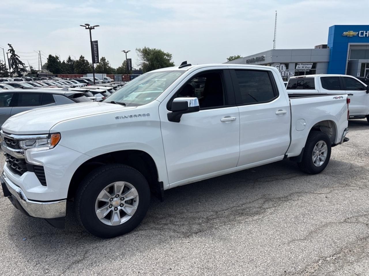 2025 Chevrolet Silverado 1500 LT  LOW KM|5.3L V8 Photo