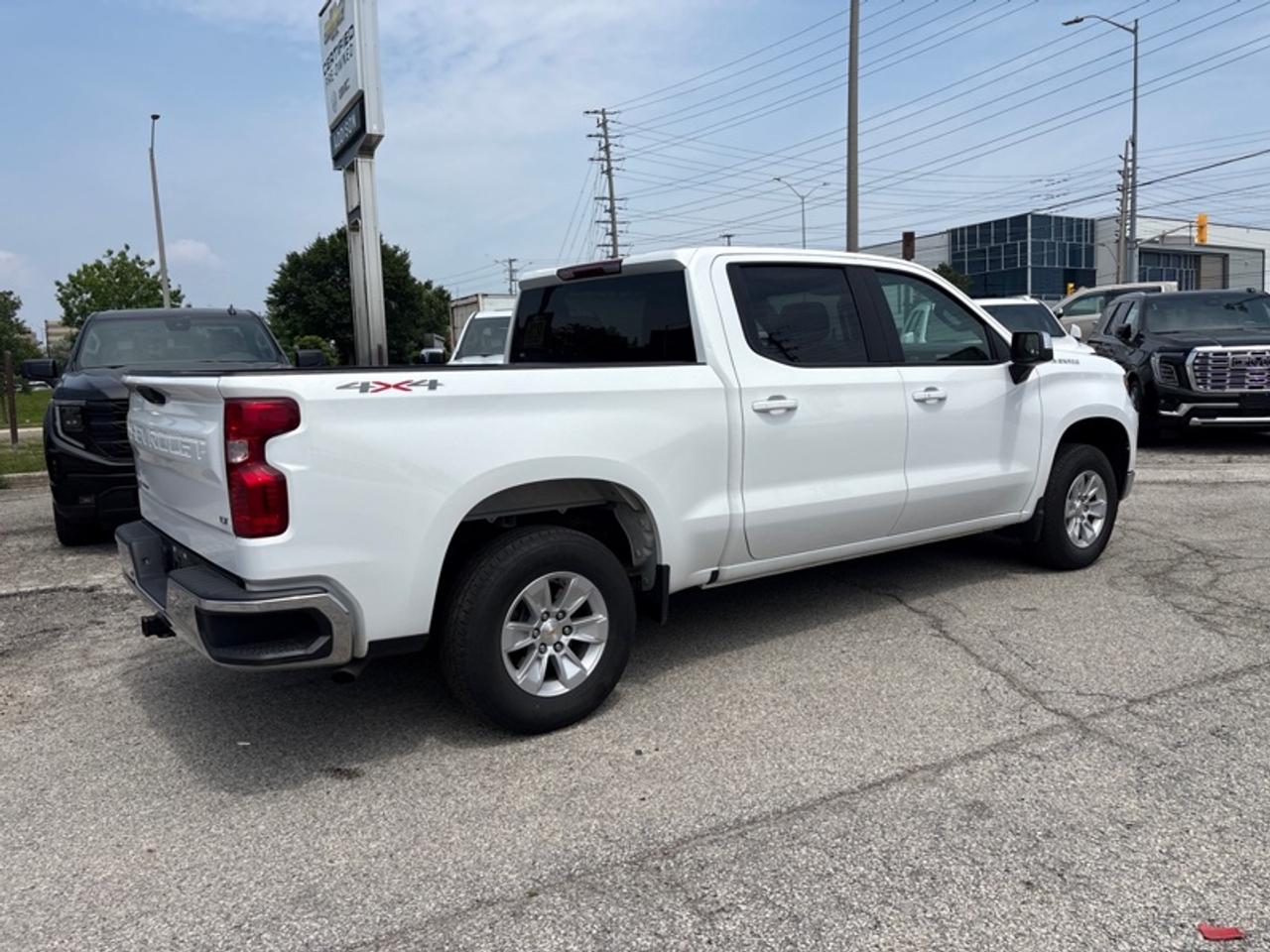 2025 Chevrolet Silverado 1500 LT  LOW KM|5.3L V8 Photo
