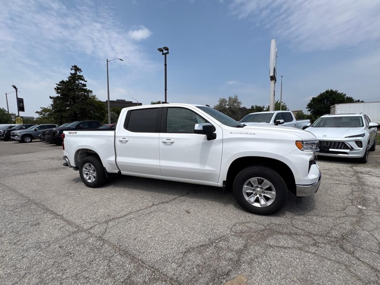 2025 Chevrolet Silverado 1500 LT  LOW KM|5.3L V8 Photo