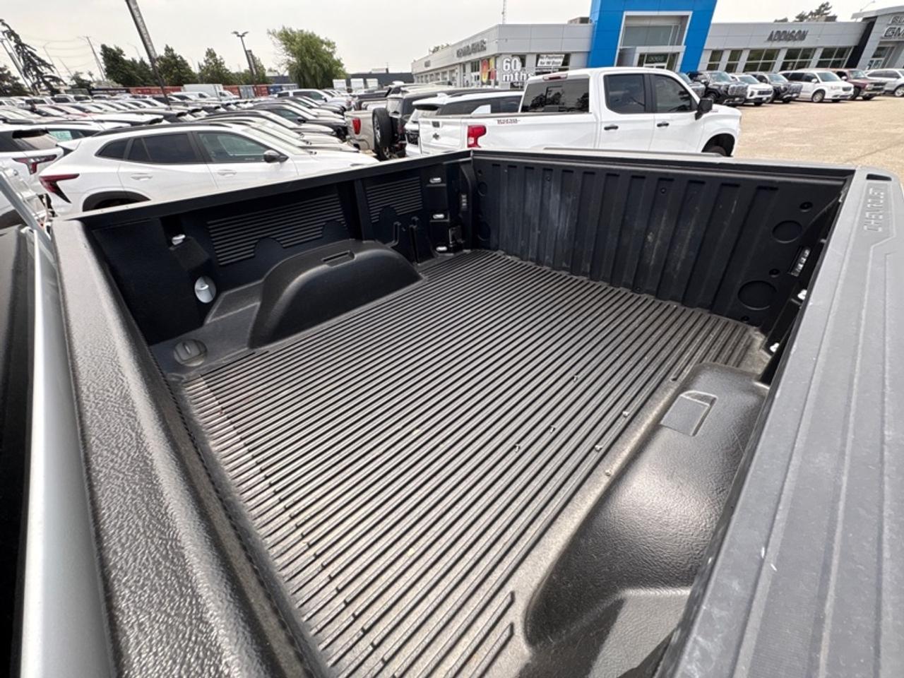 2025 Chevrolet Silverado 1500 LT  LOW KM|5.3L V8 Photo