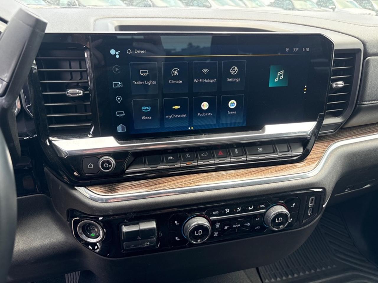 2025 Chevrolet Silverado 1500 LT  LOW KM|5.3L V8 Photo
