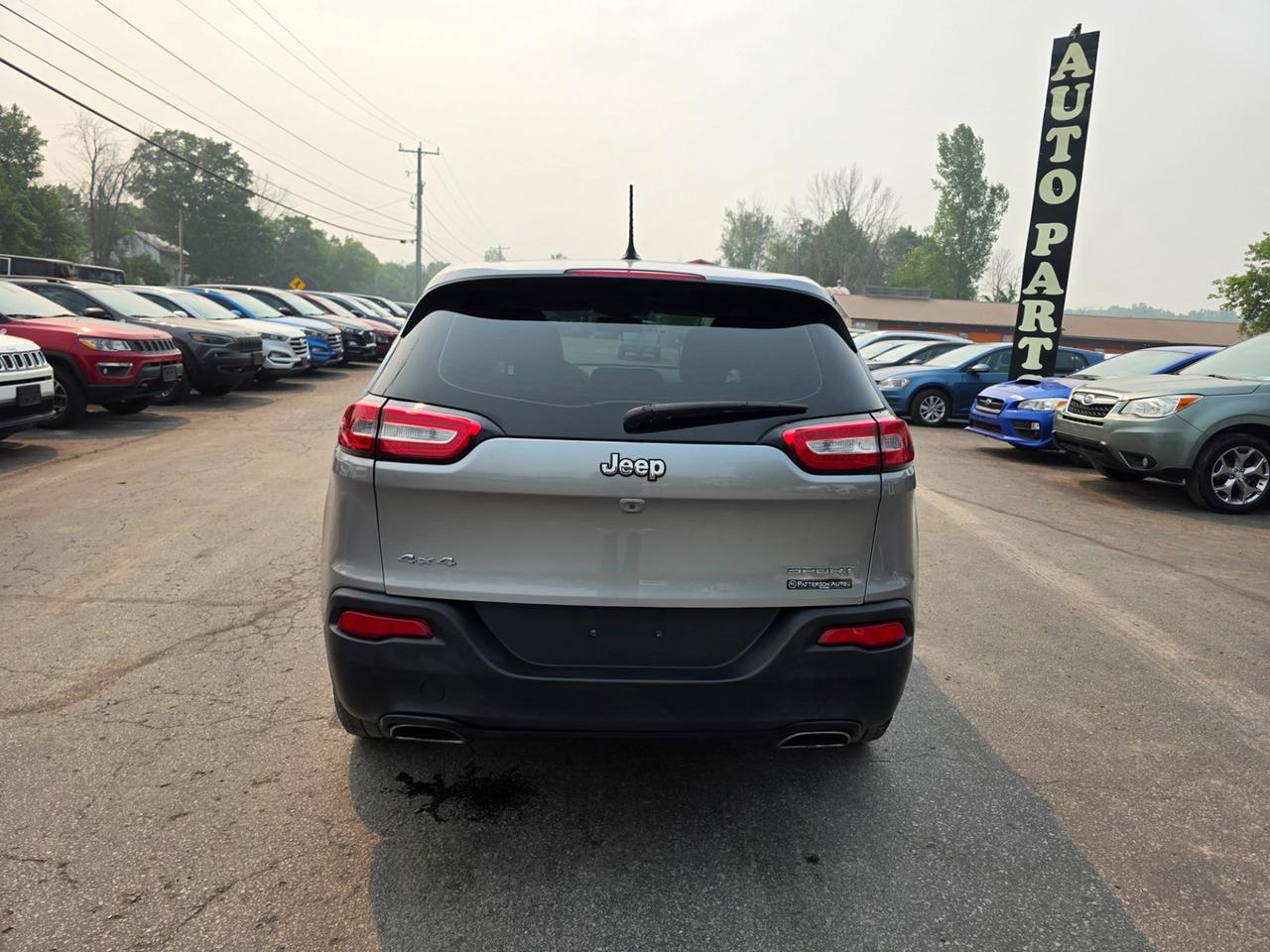 2016 Jeep Cherokee Sport Photo3