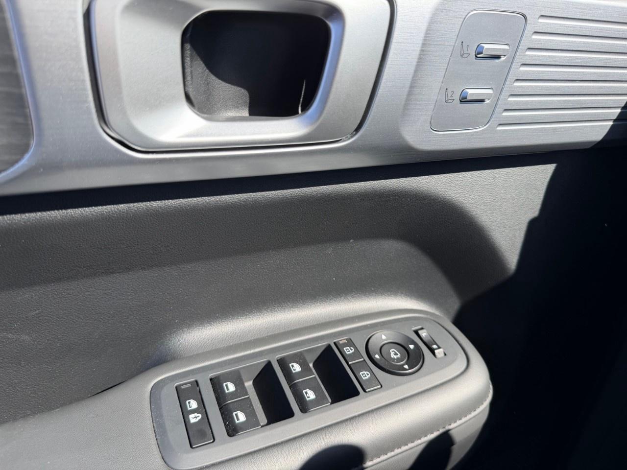 2025 Hyundai Santa Fe LUXURY AWD Photo