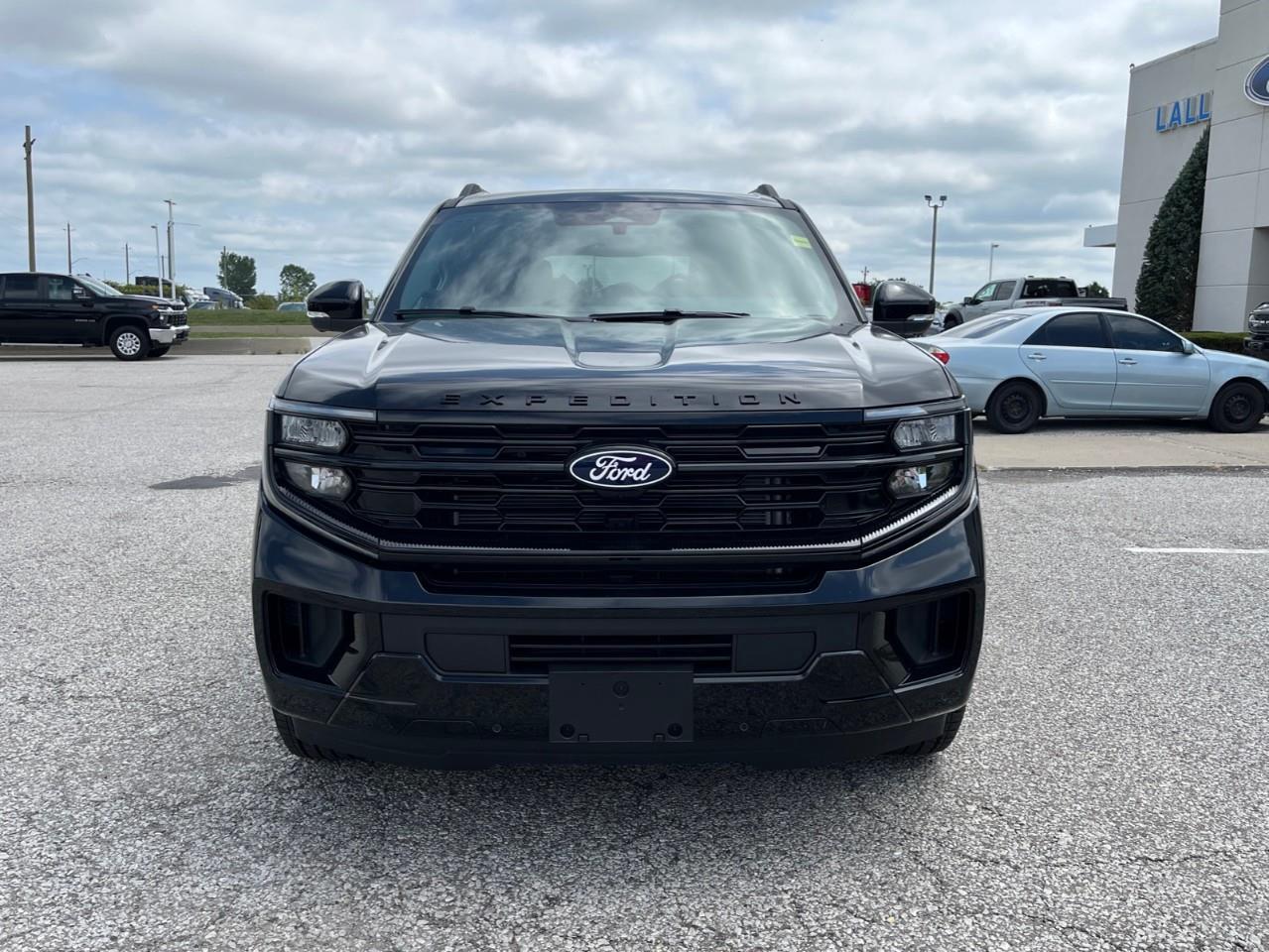 2027 Ford Expedition Max Platinum Photo