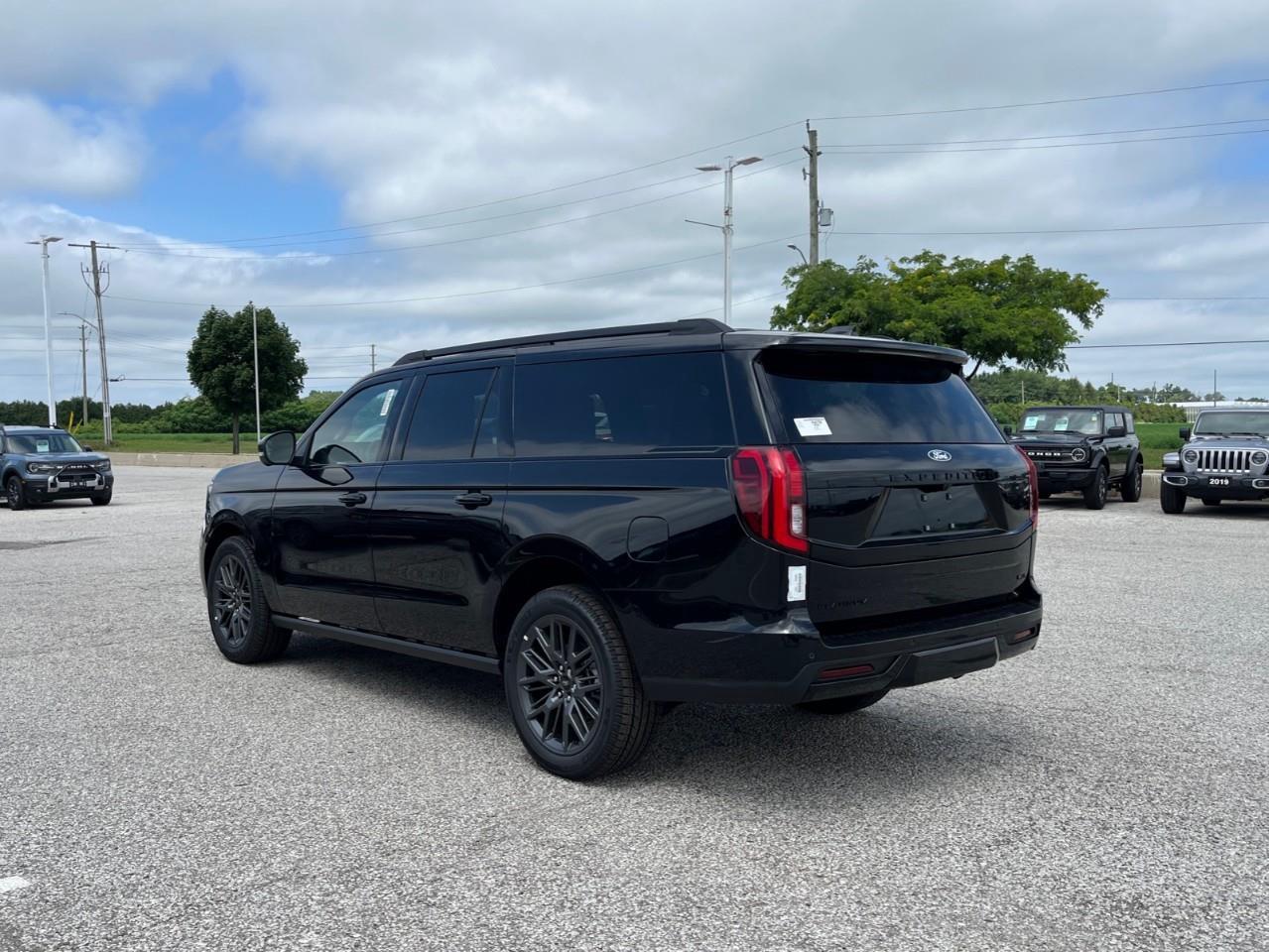 2027 Ford Expedition Max Platinum Photo