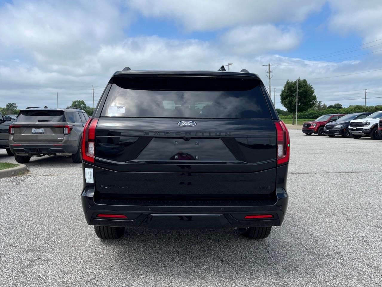 2027 Ford Expedition Max Platinum Photo