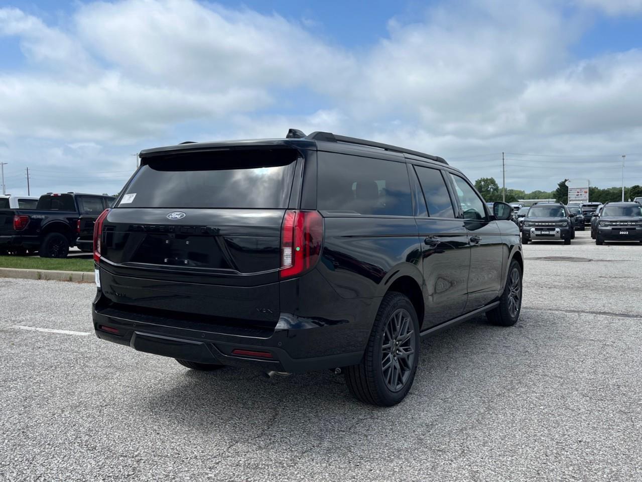 2027 Ford Expedition Max Platinum Photo
