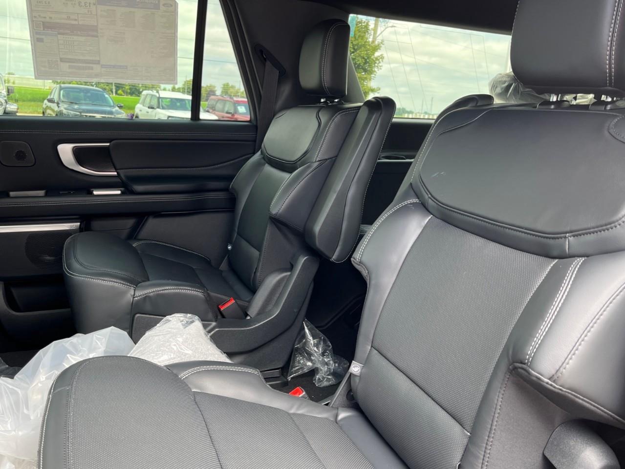 2027 Ford Expedition Max Platinum Photo