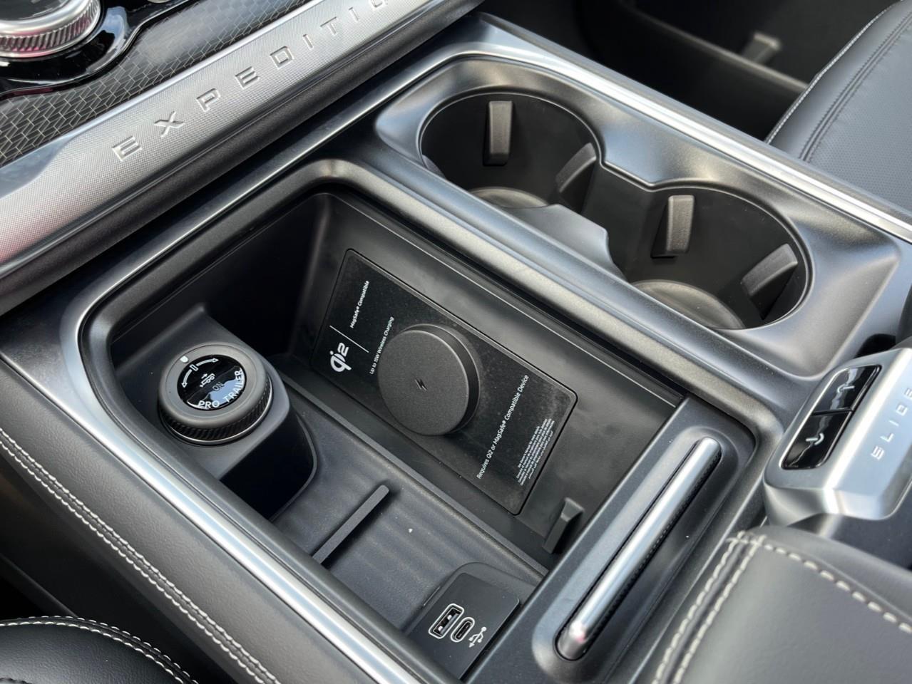 2027 Ford Expedition Max Platinum Photo