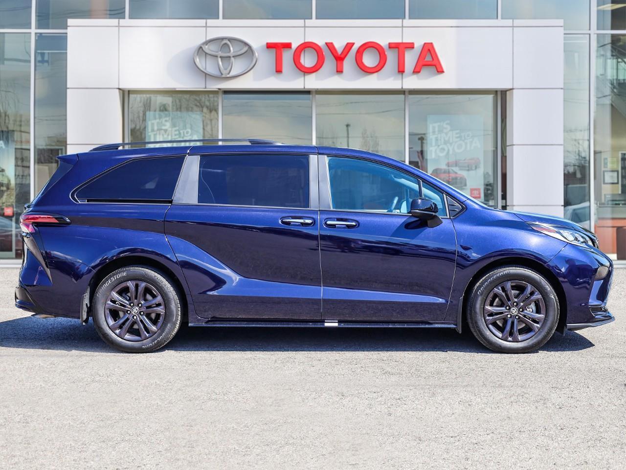 2025 Toyota Sienna XSE 7-Passenger 3RD ROW SEATING-HEATED SEATS-LEATHER SEATS-HEATED STEERING WHEEL-SUNROOF- Photo