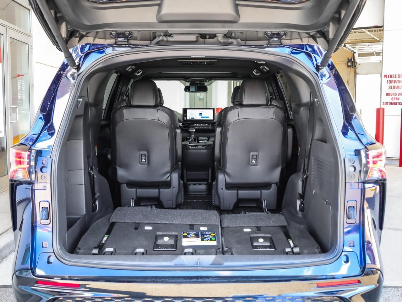 2025 Toyota Sienna XSE 7-Passenger 3RD ROW SEATING-HEATED SEATS-LEATHER SEATS-HEATED STEERING WHEEL-SUNROOF- Photo