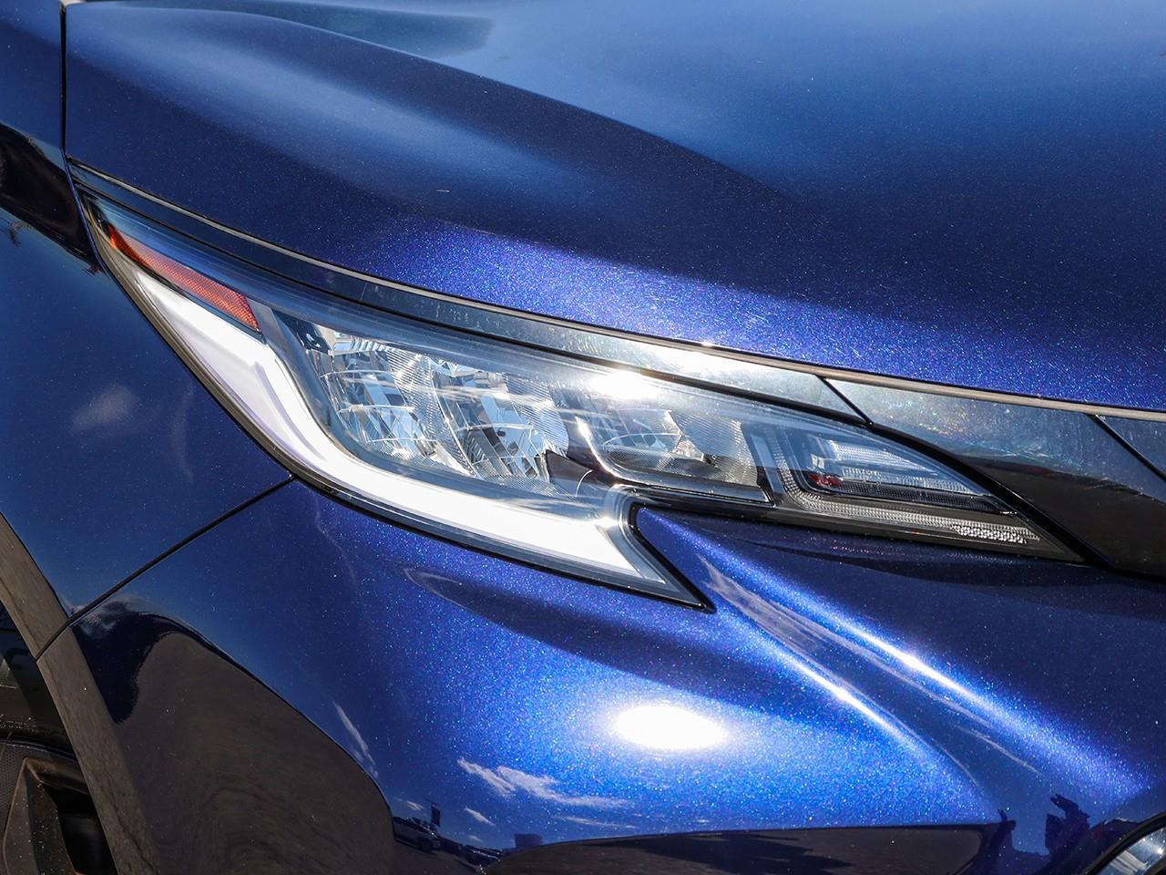 2025 Toyota Sienna XSE 7-Passenger 3RD ROW SEATING-HEATED SEATS-LEATHER SEATS-HEATED STEERING WHEEL-SUNROOF- Photo