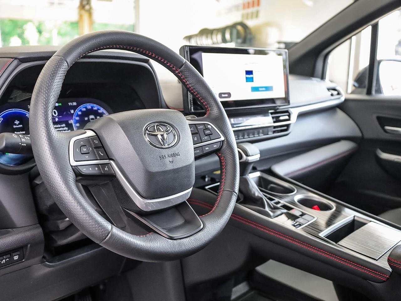 2025 Toyota Sienna XSE 7-Passenger 3RD ROW SEATING-HEATED SEATS-LEATHER SEATS-HEATED STEERING WHEEL-SUNROOF- Photo