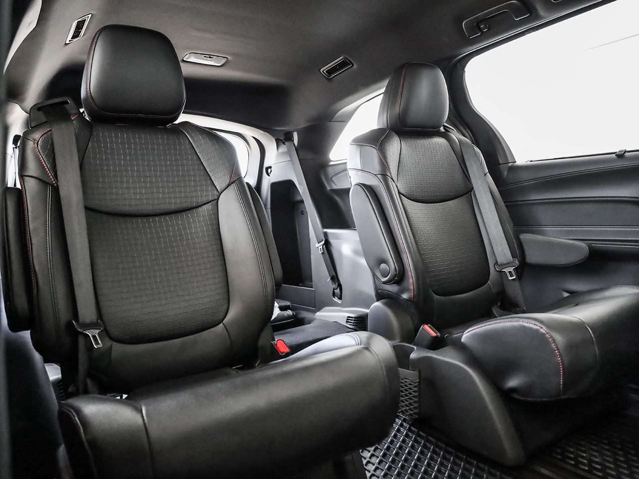 2025 Toyota Sienna XSE 7-Passenger 3RD ROW SEATING-HEATED SEATS-LEATHER SEATS-HEATED STEERING WHEEL-SUNROOF- Photo