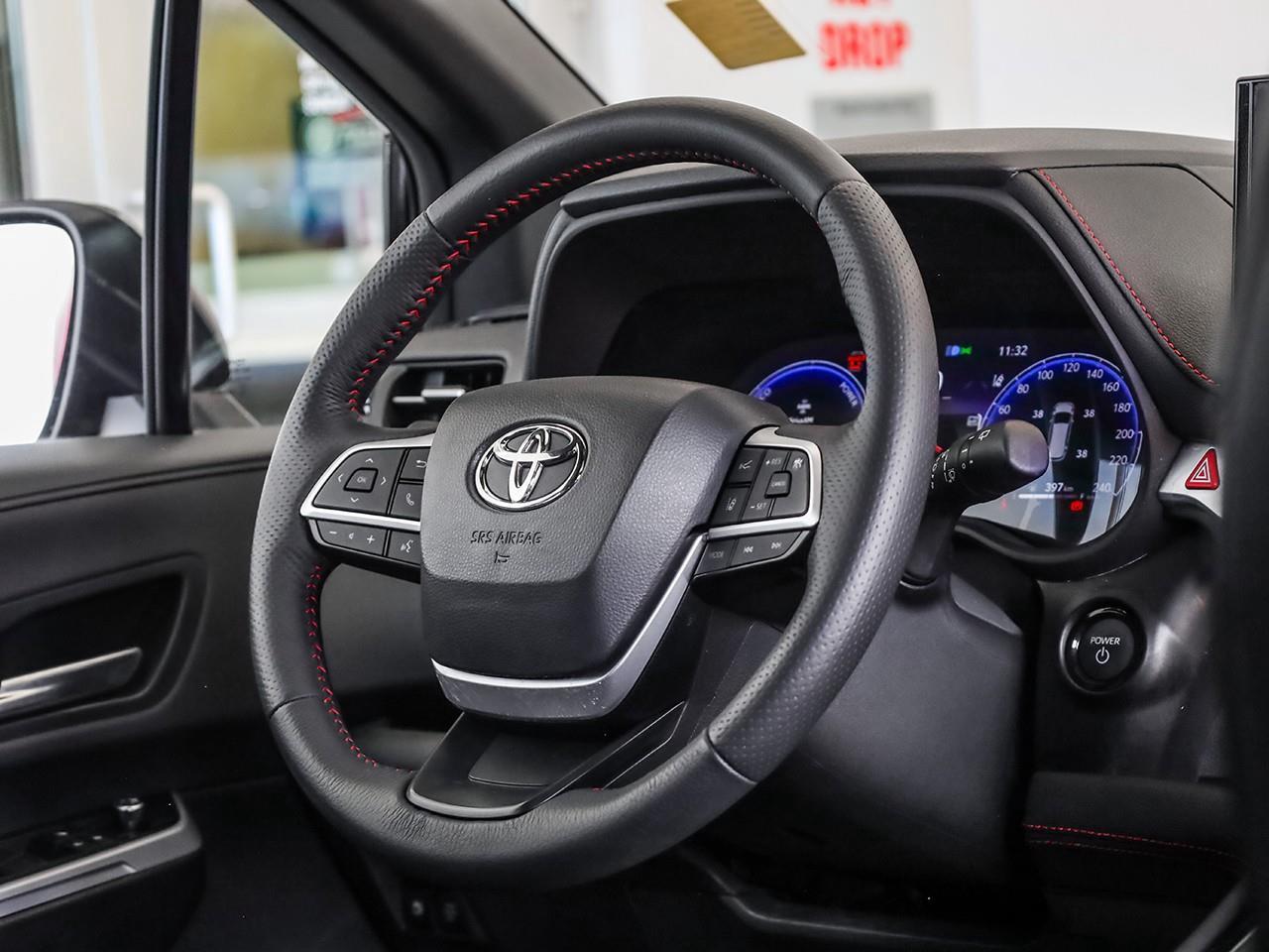 2025 Toyota Sienna XSE 7-Passenger 3RD ROW SEATING-HEATED SEATS-LEATHER SEATS-HEATED STEERING WHEEL-SUNROOF- Photo