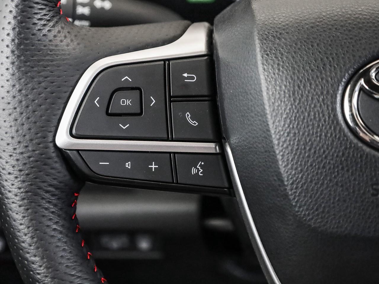 2025 Toyota Sienna XSE 7-Passenger 3RD ROW SEATING-HEATED SEATS-LEATHER SEATS-HEATED STEERING WHEEL-SUNROOF- Photo