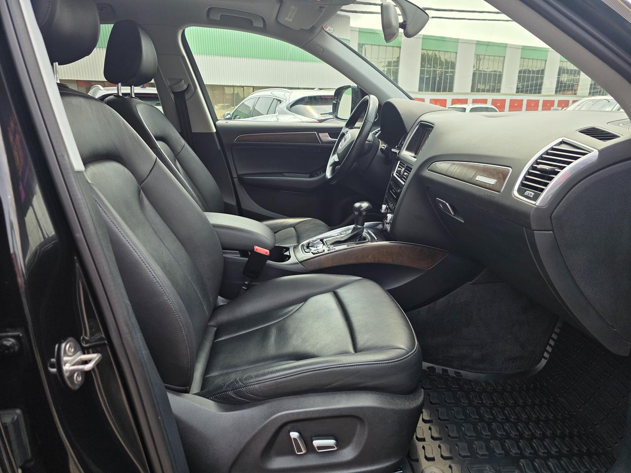 2016 Audi Q5 2.0t Technik Quattro Photo