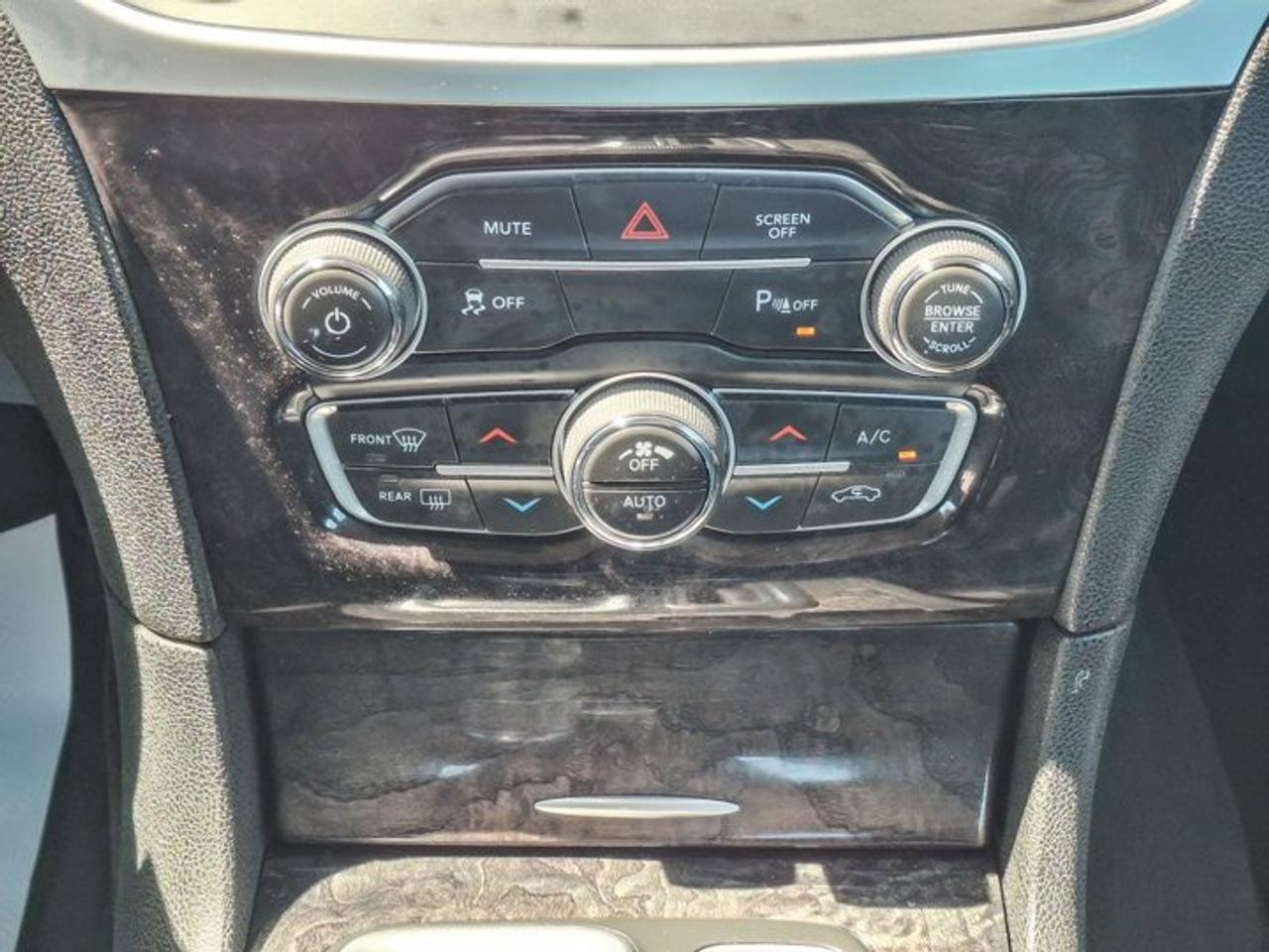 2022 Chrysler 300 300 Touring L AWD | Comfort Group | Leather | Heated + Cooled Seats | Premium Sound | Photo