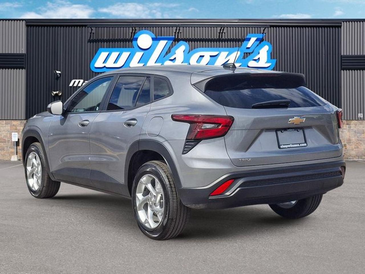 2025 Chevrolet Trax LS | Heated Seats | Remote Start | Lane Keep Assist | Carplay + Android Auto | Heated Mirrors & More Photo
