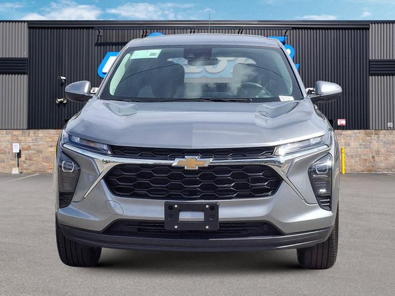2025 Chevrolet Trax LS | Heated Seats | Remote Start | Lane Keep Assist | Carplay + Android Auto | Heated Mirrors & More Photo