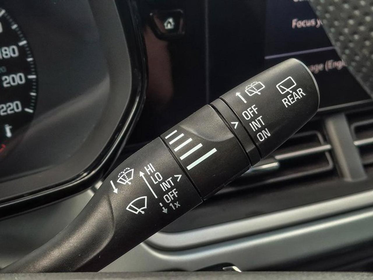 2025 Chevrolet Trax LS | Heated Seats | Remote Start | Lane Keep Assist | Carplay + Android Auto | Heated Mirrors & More Photo