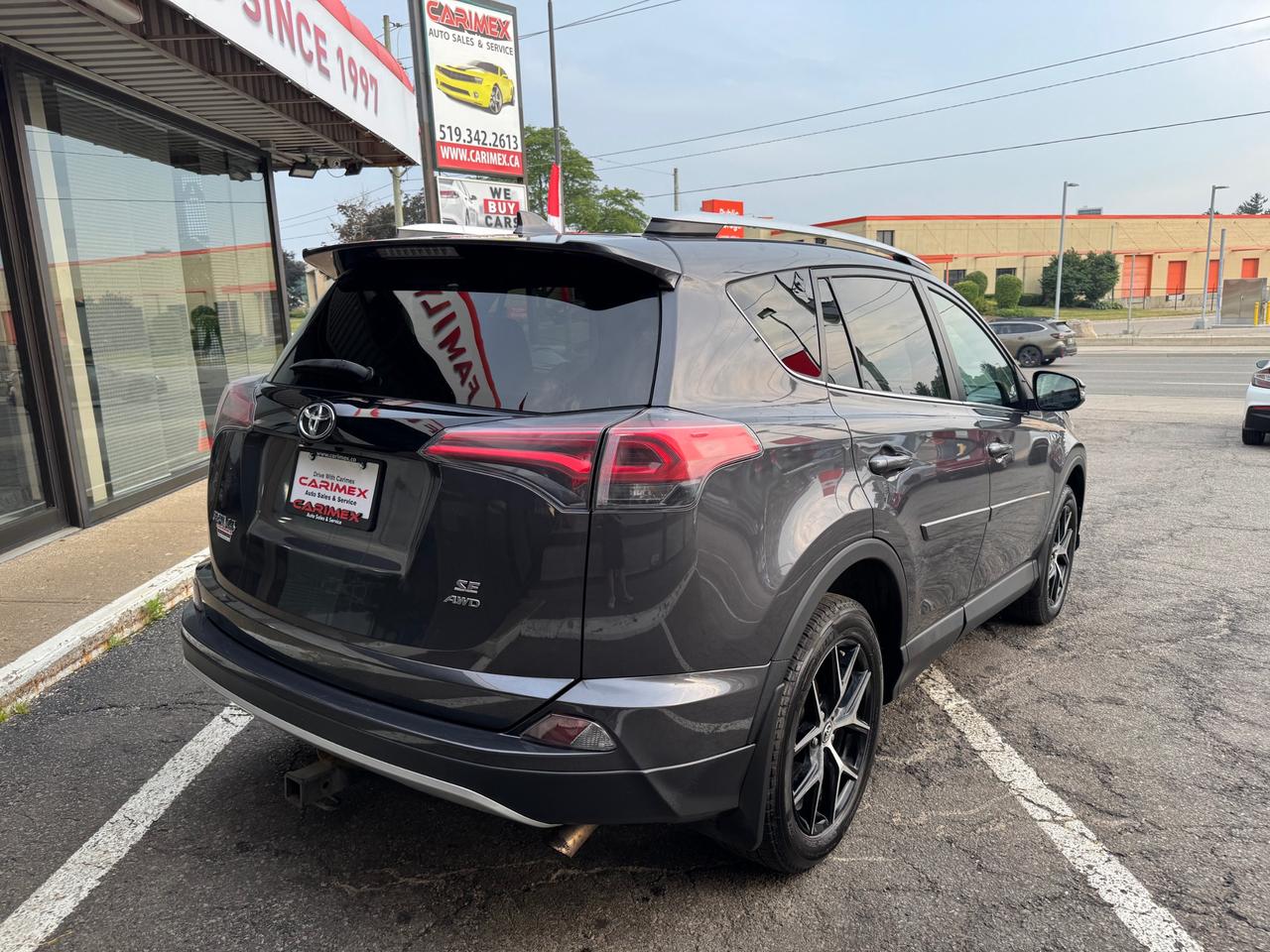 2016 Toyota RAV4 SE AWD | Accident Free | Leather | Sunroof | Navigation | Backup Camera Photo4