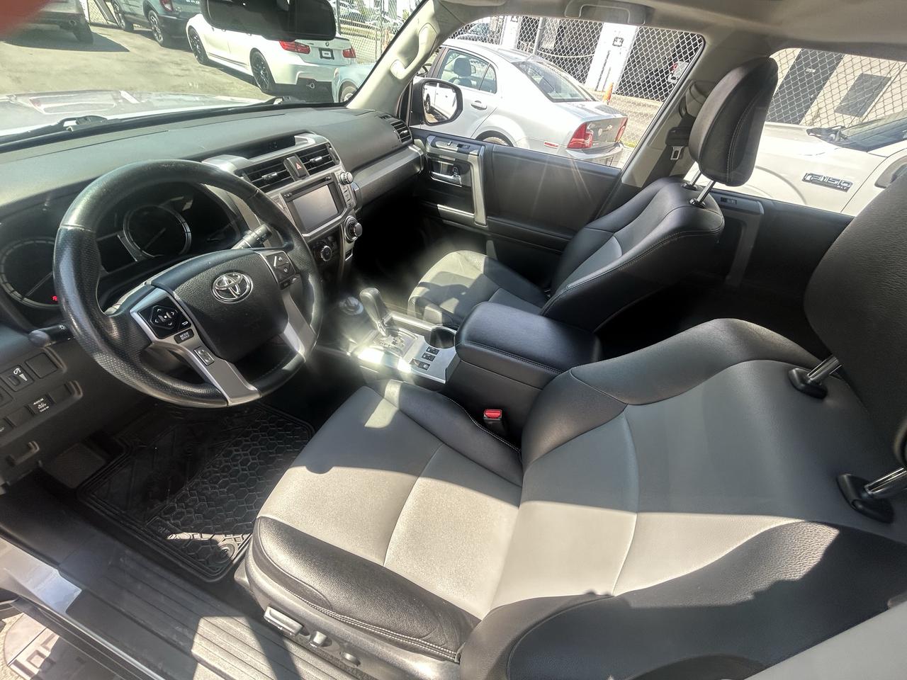2015 Toyota 4Runner SR5 - Photo #9
