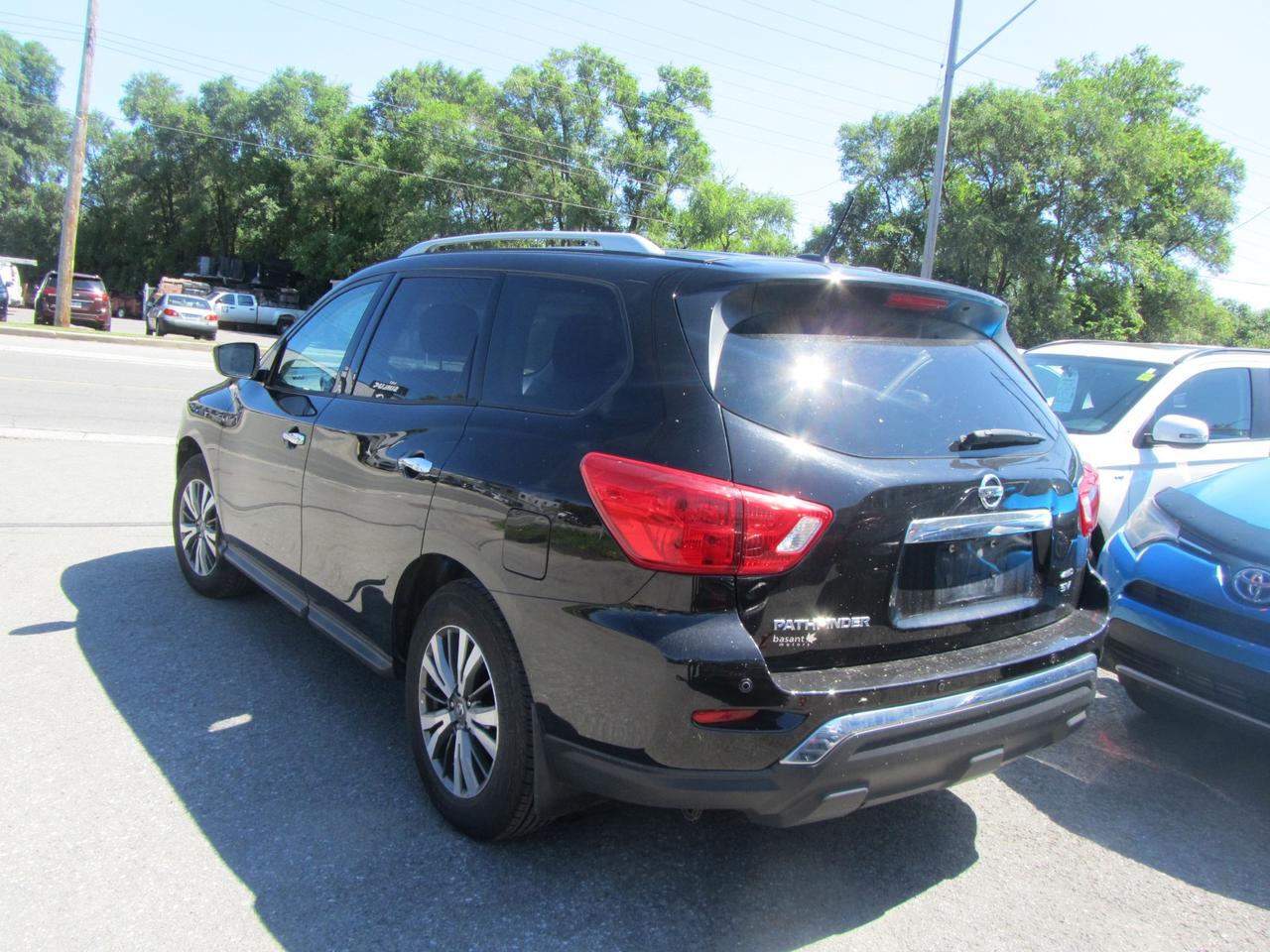 2018 Nissan Pathfinder 4x4 SV Photo