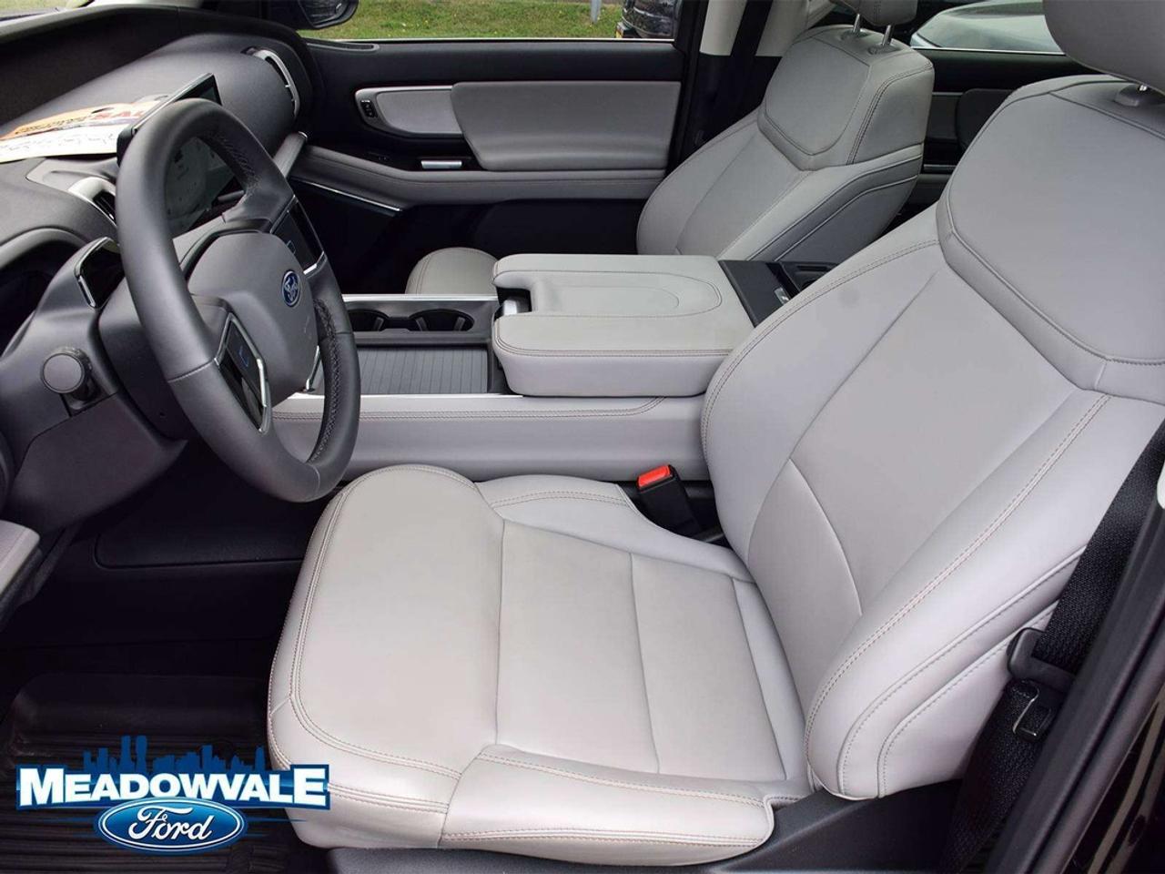 2025 Ford Expedition Active Max Photo