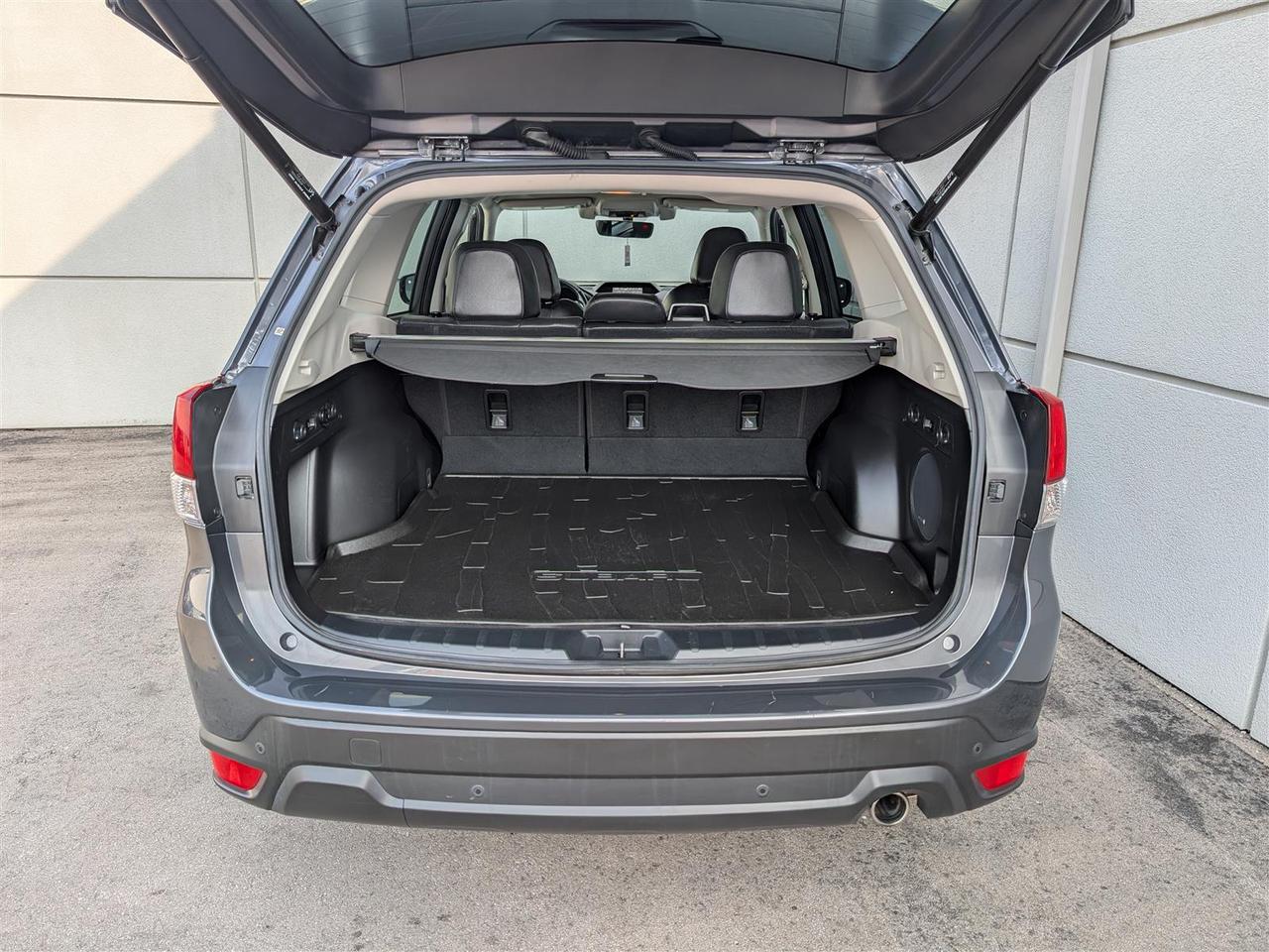2020 Subaru Forester LIMITED AWD - NAVI - PANO ROOF - TECH FEATS Photo