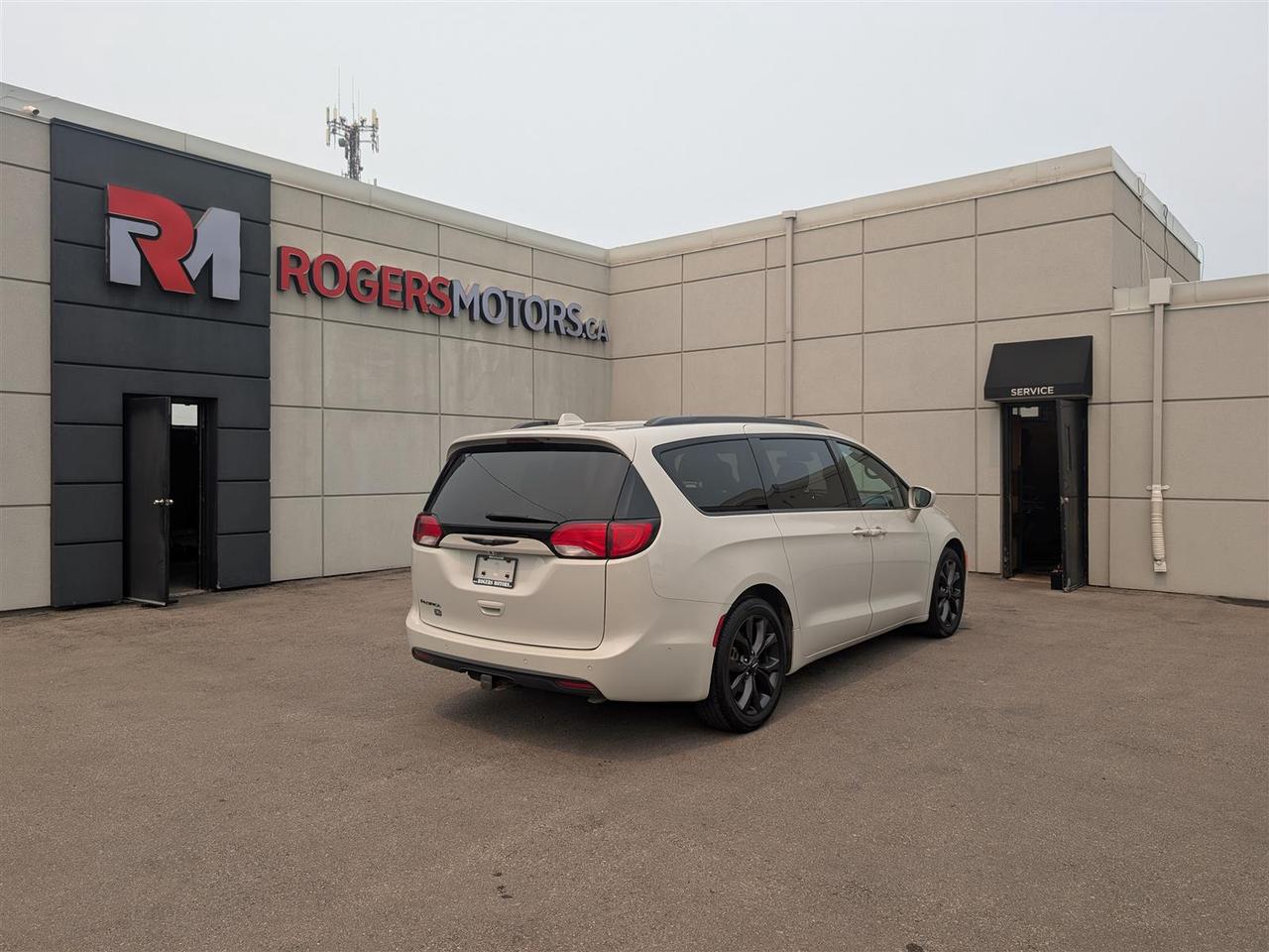 2020 Chrysler Pacifica TOURING-L - NAVI - 8 PASS - LEATHER - TECH FEATS Photo4