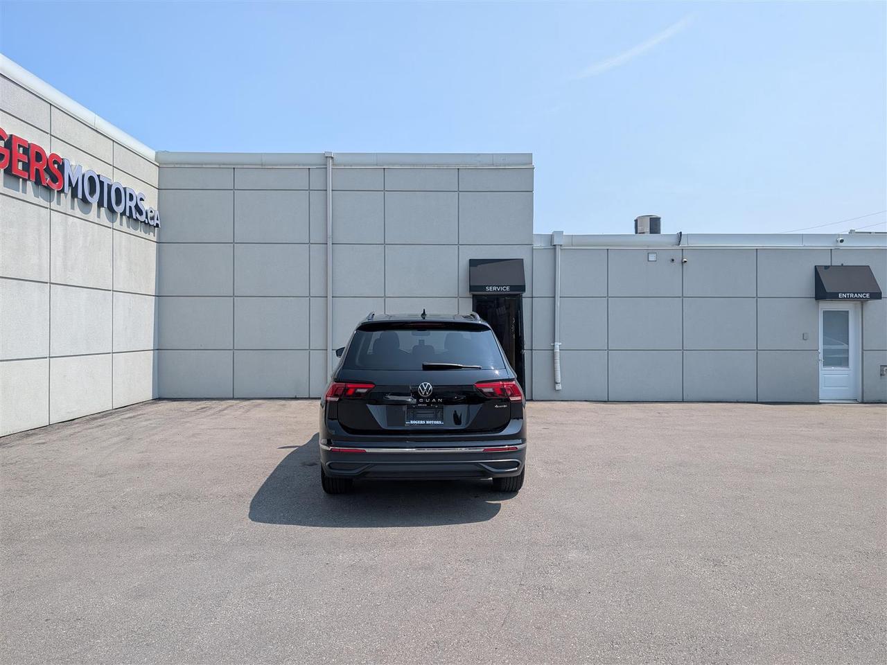 2023 Volkswagen Tiguan 4MOTION - PANO ROOF - LEATHER - TECH FEATS Photo