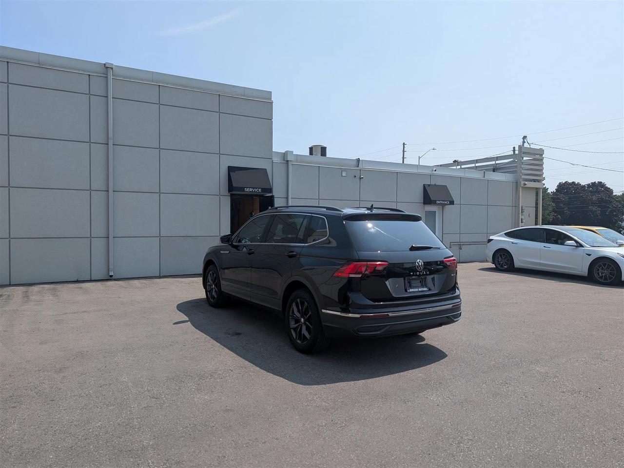 2023 Volkswagen Tiguan 4MOTION - PANO ROOF - LEATHER - TECH FEATS Photo