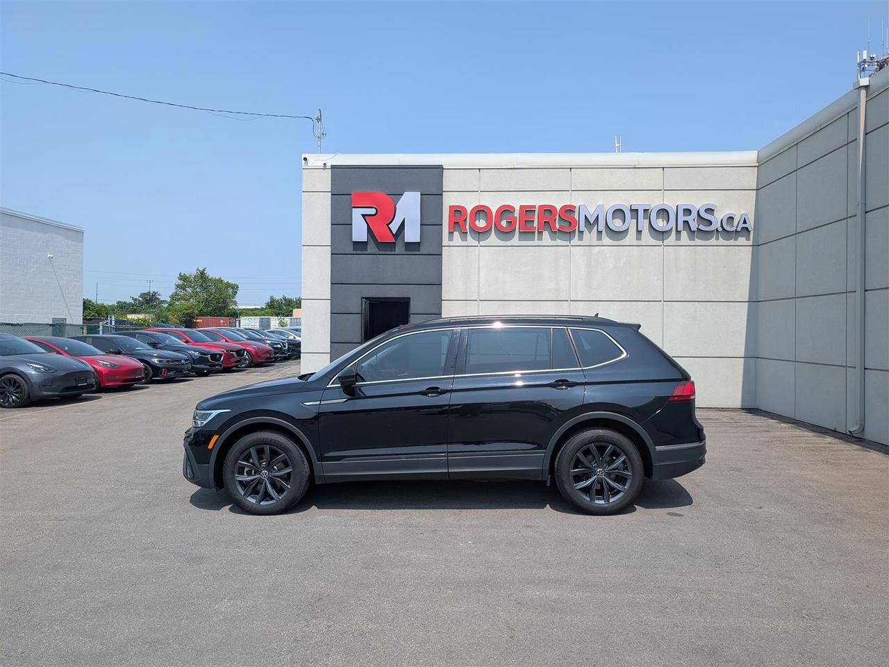 2023 Volkswagen Tiguan 4MOTION - PANO ROOF - LEATHER - TECH FEATS Photo