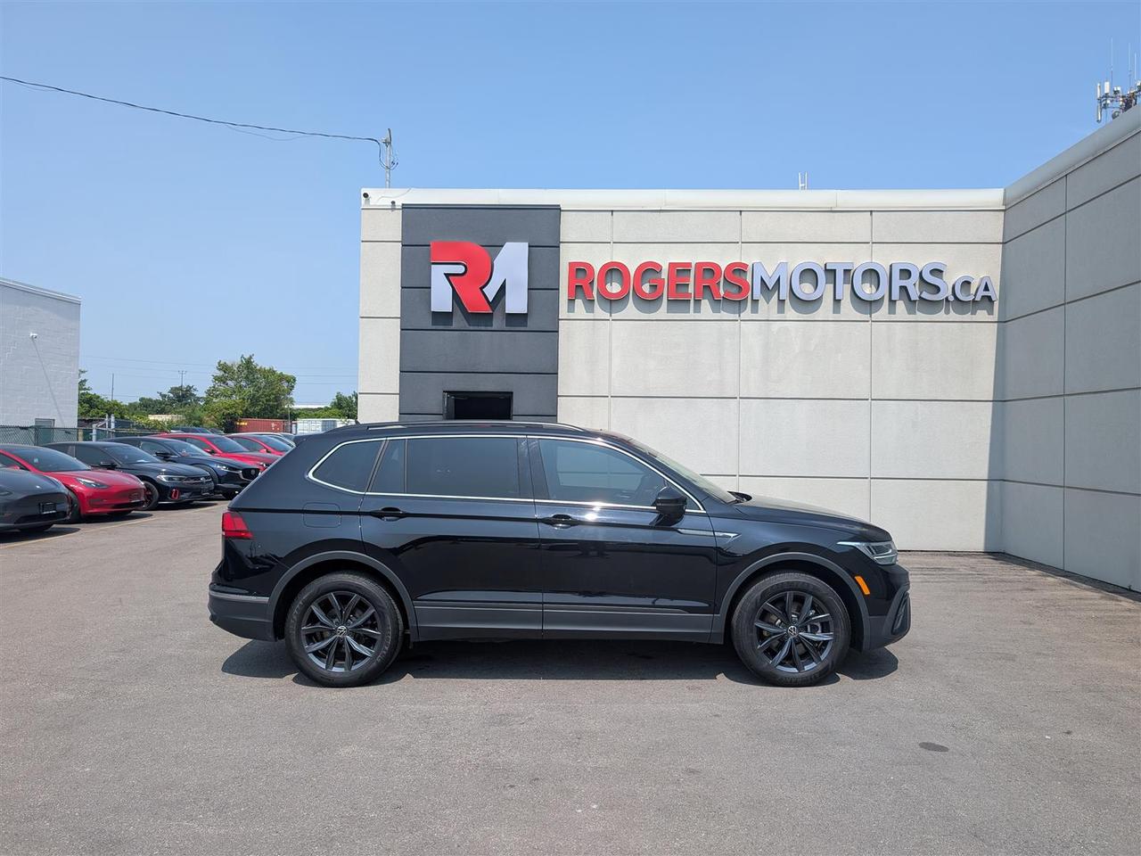 2023 Volkswagen Tiguan 4MOTION - PANO ROOF - LEATHER - TECH FEATS Photo