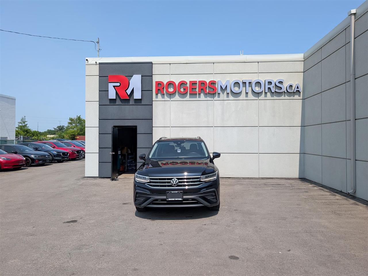 2023 Volkswagen Tiguan 4MOTION - PANO ROOF - LEATHER - TECH FEATS Photo