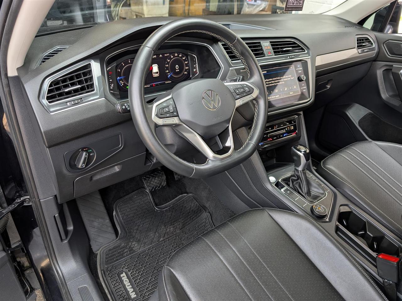 2023 Volkswagen Tiguan 4MOTION - PANO ROOF - LEATHER - TECH FEATS Photo