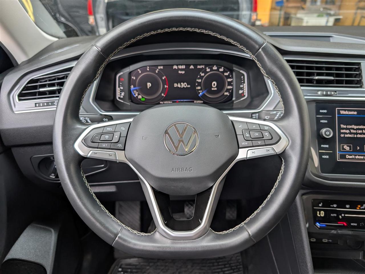 2023 Volkswagen Tiguan 4MOTION - PANO ROOF - LEATHER - TECH FEATS Photo