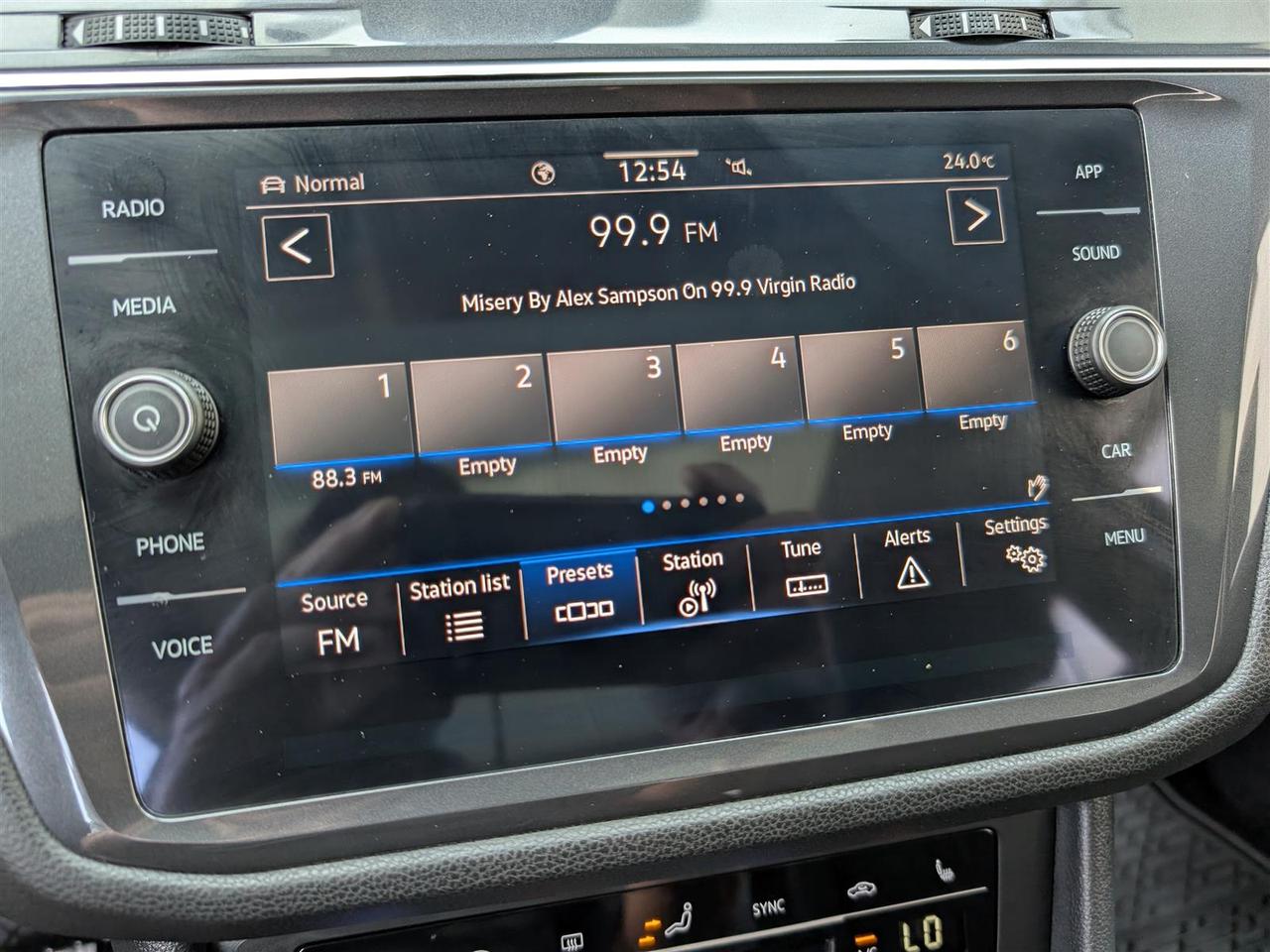 2023 Volkswagen Tiguan 4MOTION - PANO ROOF - LEATHER - TECH FEATS Photo