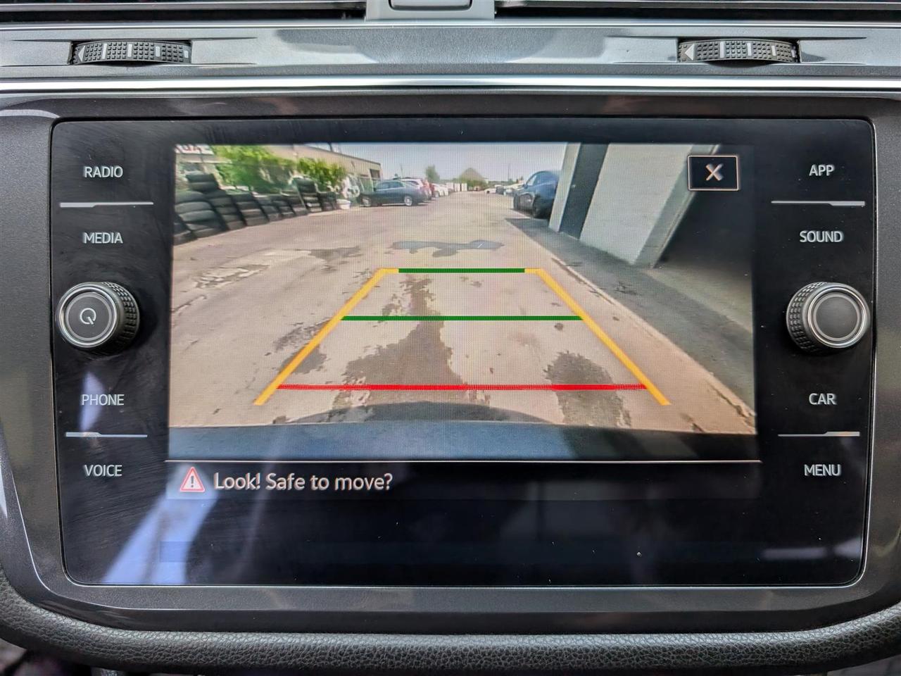 2023 Volkswagen Tiguan 4MOTION - PANO ROOF - LEATHER - TECH FEATS Photo