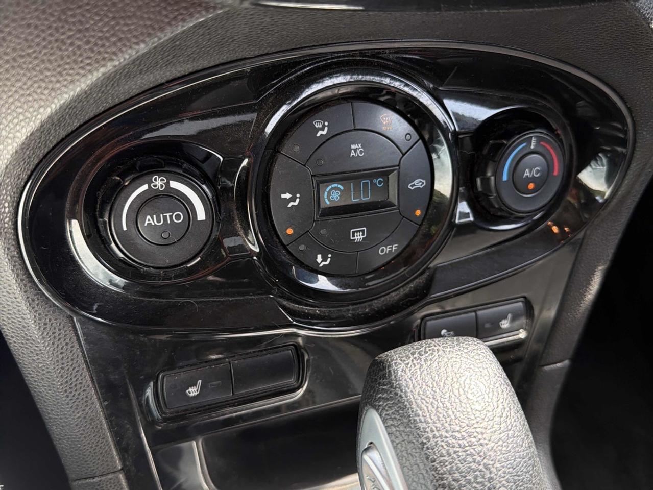 2015 Ford Fiesta Titanium - NO ACCIDENTS - TWO OWNERS Photo