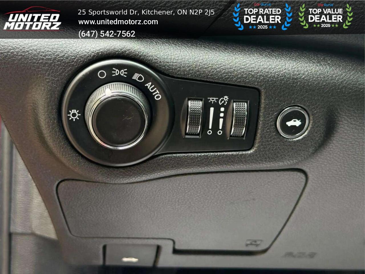2015 Chrysler 200 LX AUTO FWD 2.4L~SAFETY CERTIFIED~ NO ACCIDENTS~ Photo
