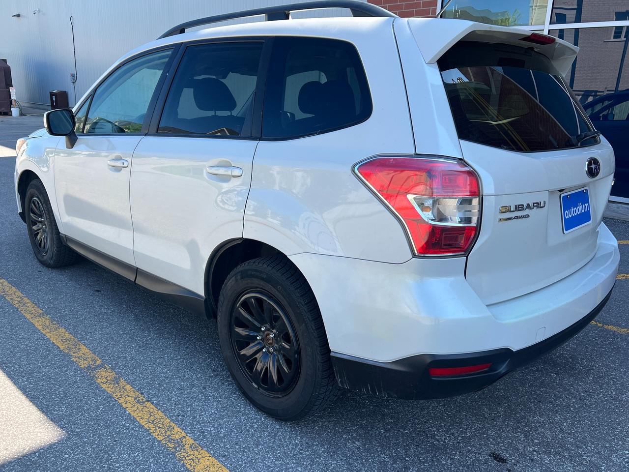 2015 Subaru Forester i Touring w/Tech Pkg, CERTIFIED Photo3