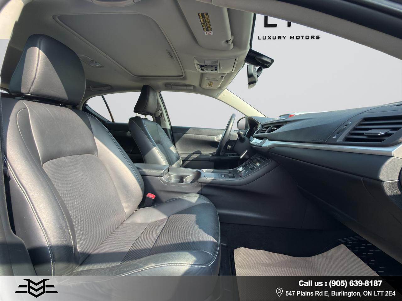2012 Lexus CT 200h Hybrid - Leather -  Heated Seats - Auto !!! Photo