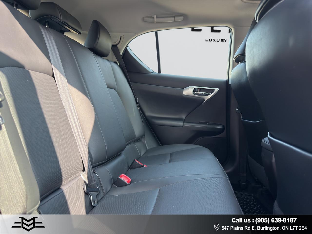2012 Lexus CT 200h Hybrid - Leather -  Heated Seats - Auto !!! Photo