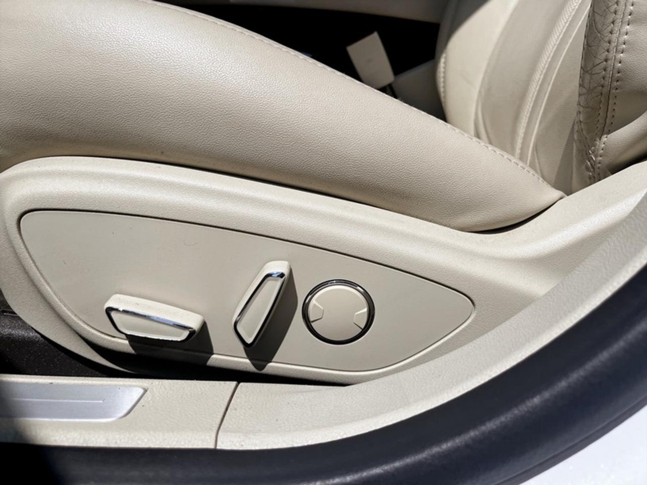 2015 Lincoln MKZ Reserve w/Tech Pkg Photo