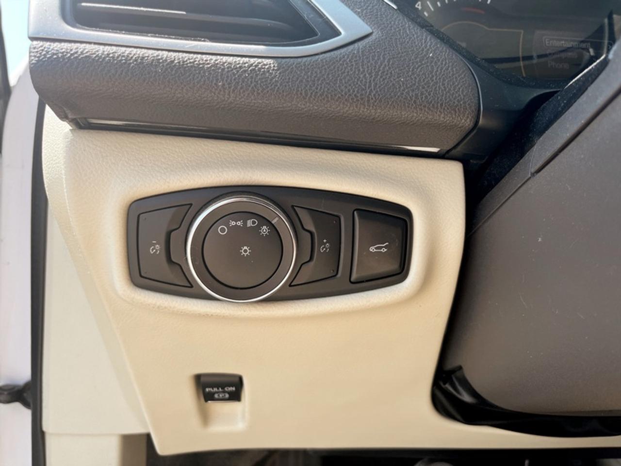 2015 Lincoln MKZ Reserve w/Tech Pkg Photo